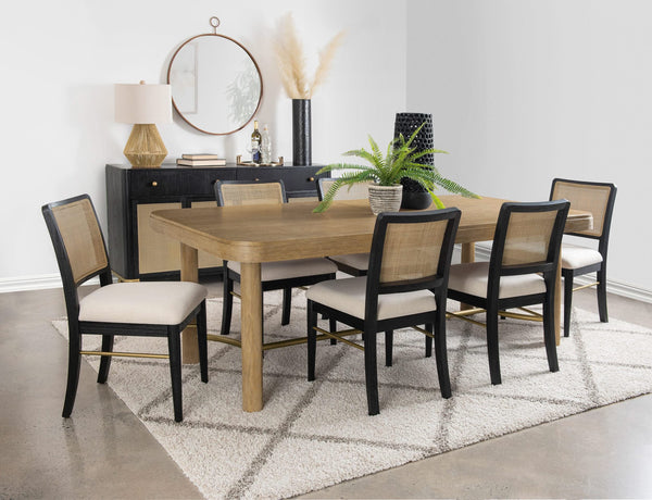 Juego de mesa de comedor extensible Arini de 7 piezas, color arena y negro
