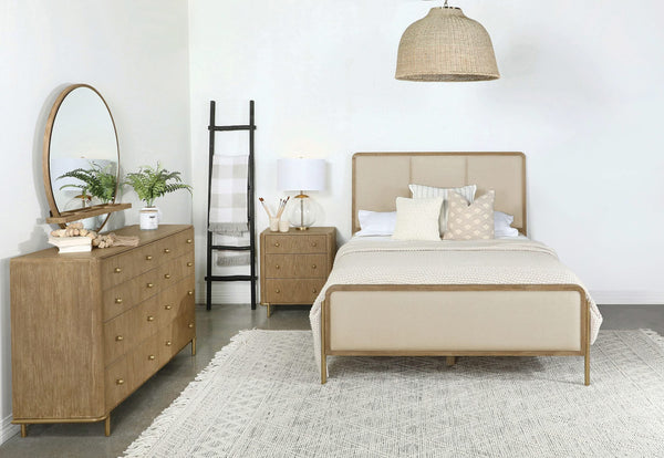Juego de dormitorio Arini Eastern King de 4 piezas en tonos crema y arena