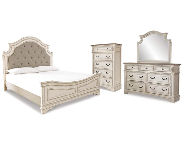 Cama tapizada con paneles Realyn King, tocador, espejo y cómoda