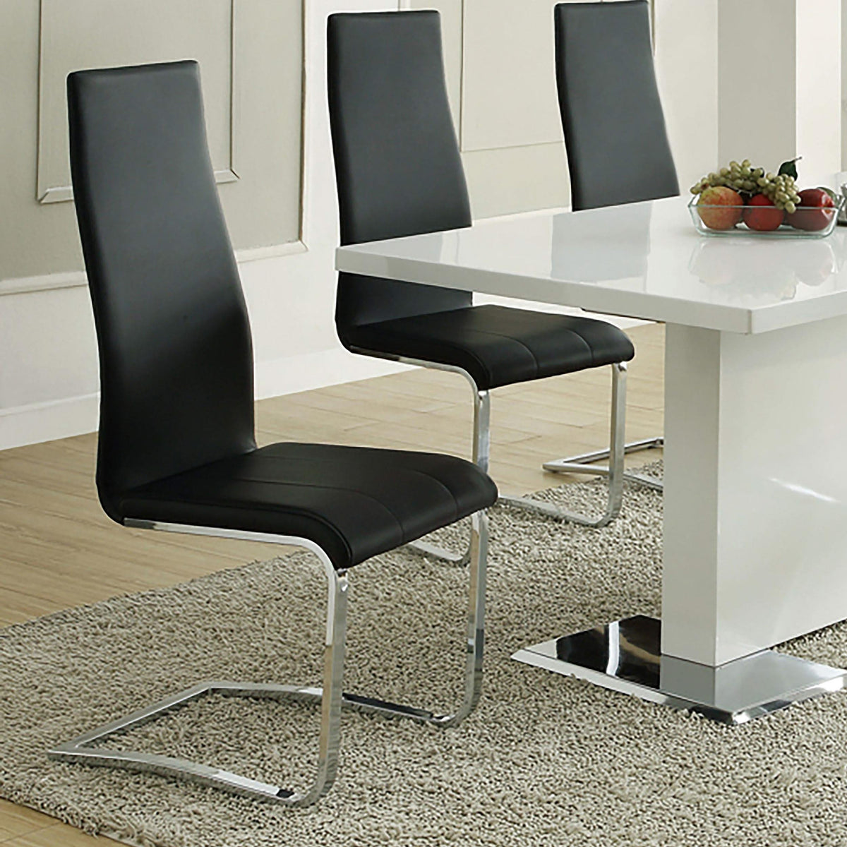 Silla de comedor tapizada Montclair negra (juego de 4)