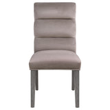Silla de comedor Carla tapizada en terciopelo color fresno (juego de 2)