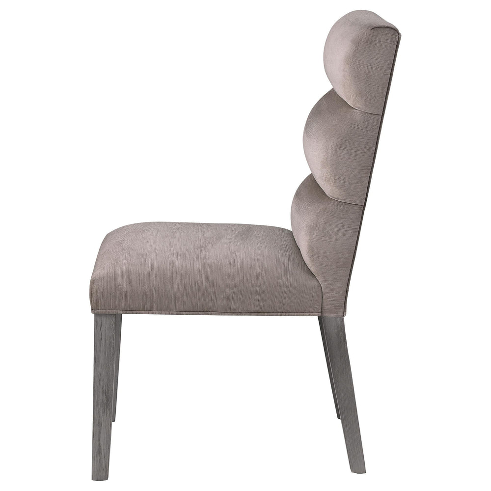 Silla de comedor Carla tapizada en terciopelo color fresno (juego de 2)