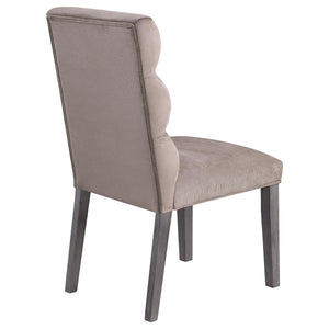 Silla de comedor Carla tapizada en terciopelo color fresno (juego de 2)