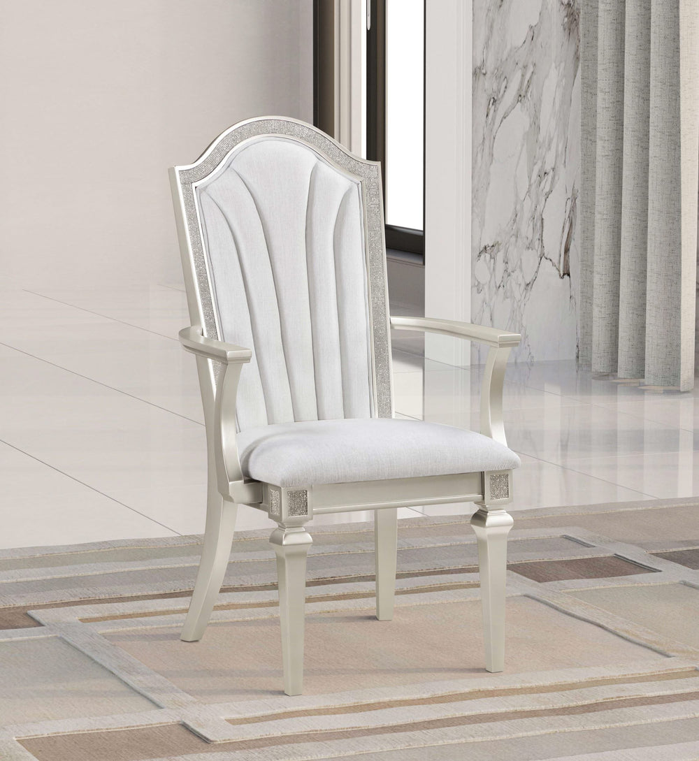 Silla de comedor Evangeline Wood con brazos en roble plateado (juego de 2)