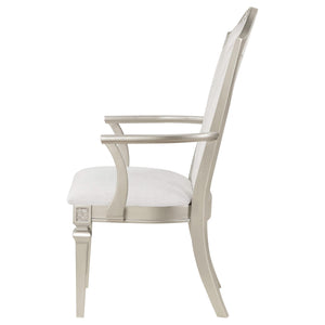 Silla de comedor Evangeline Wood con brazos en roble plateado (juego de 2)