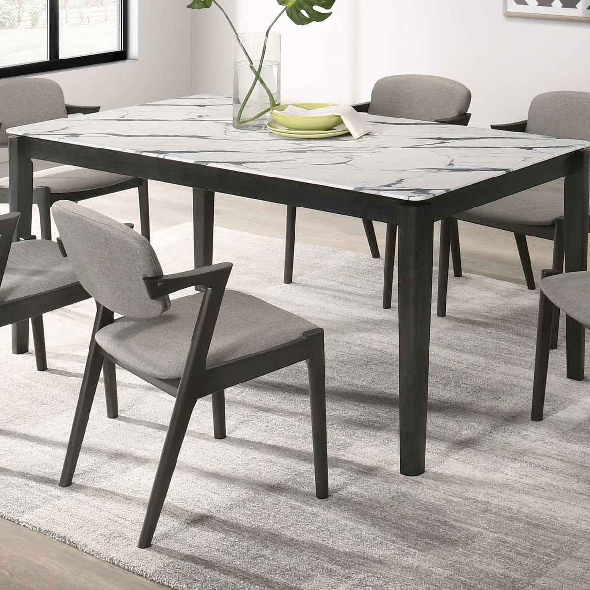 Mesa de comedor rectangular Stevie de 63 pulgadas de imitación de mármol blanco