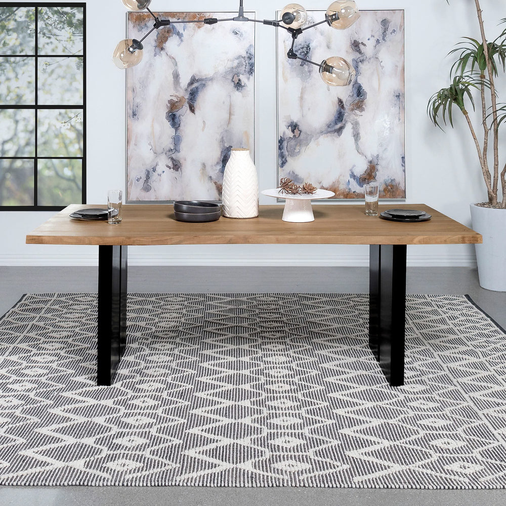 Mesa de comedor Bradshaw de 80 pulgadas con borde natural de madera de acacia natural
