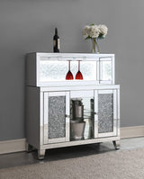 Vitrina para vinos Yvaine de acrílico con espejo de dos puertas y estilo bar para el hogar, color plateado