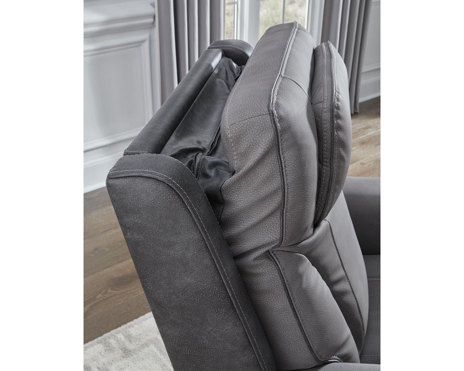 4Z-Peaceful Pause Power Lift Recliner