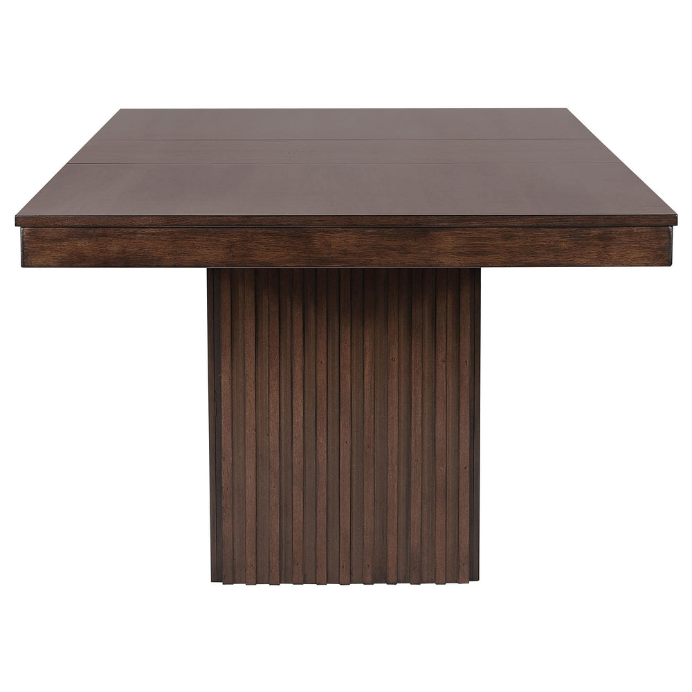 Mesa de comedor extensible Briarwood de 77 pulgadas y roble mango