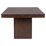 Mesa de comedor extensible Briarwood de 77 pulgadas y roble mango