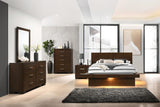 Juego de dormitorio Jessica de 5 piezas Eastern King LED Cappuccino