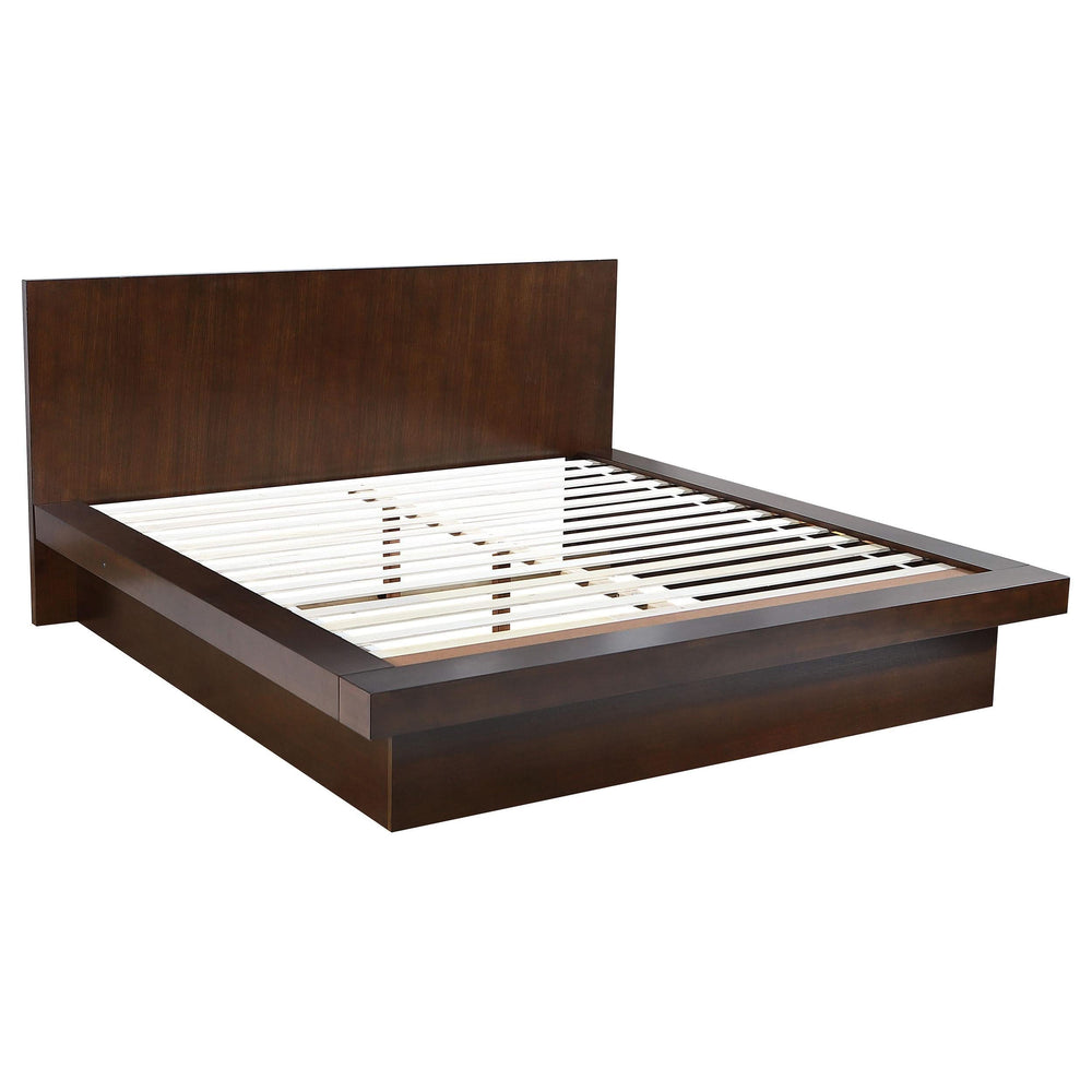 Cama Jessica Wood Eastern King con panel LED color capuchino