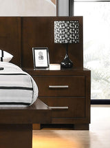 Juego de dormitorio Jessica California King LED de 6 piezas Cappuccino