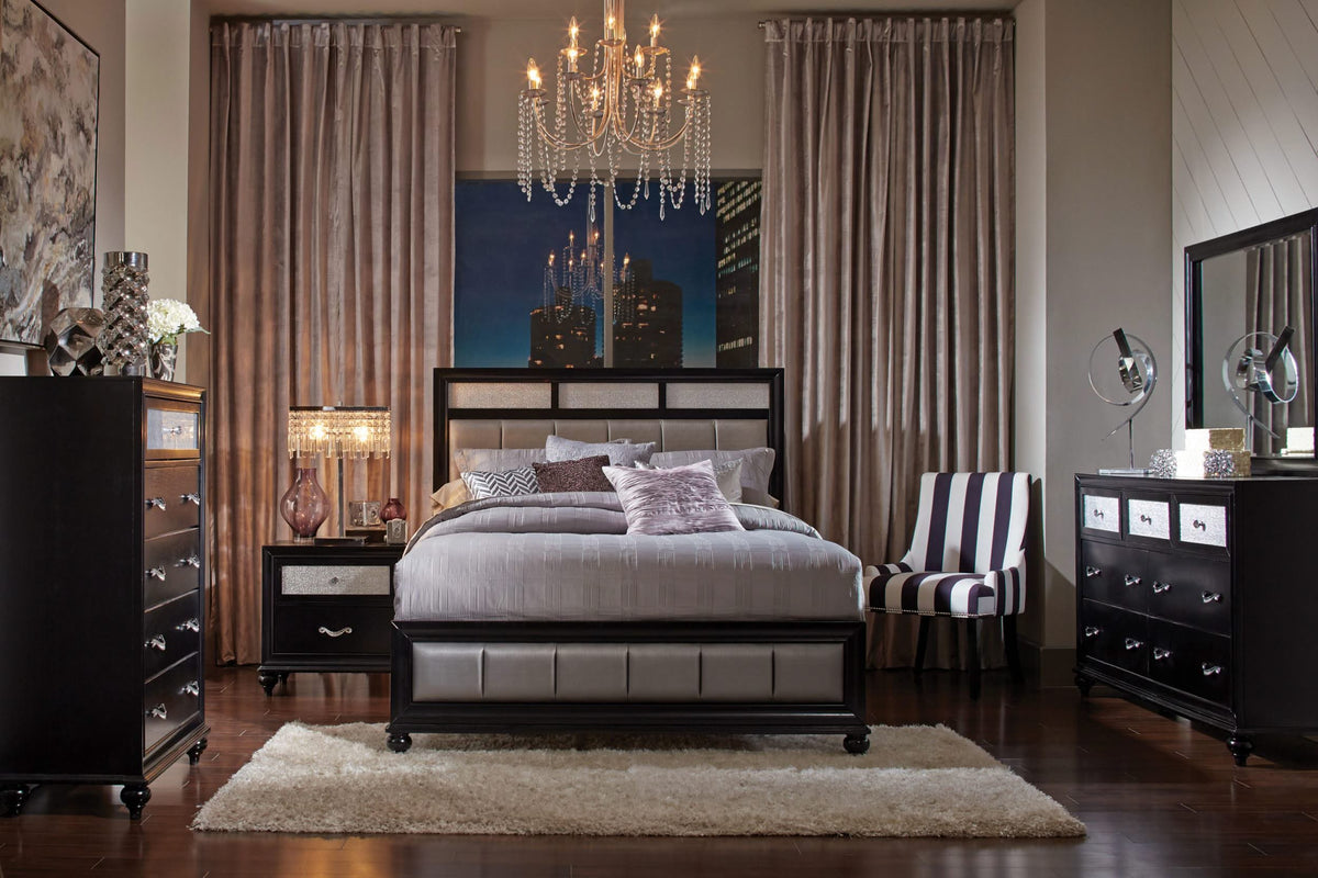 Cama California King con paneles de madera Barzini, color negro