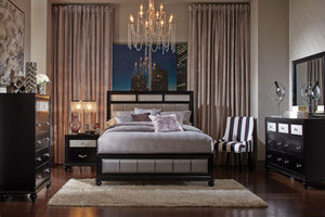 Cama Queen con paneles de madera Barzini, color negro
