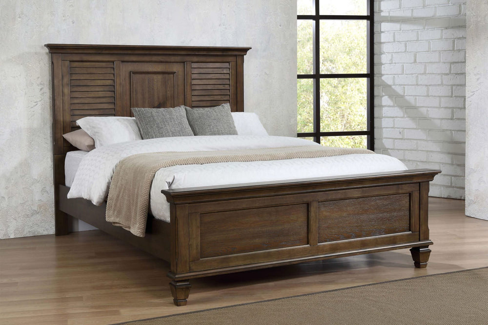 Cama California King con paneles Franco Wood de roble bruñido