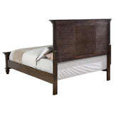 Cama California King con paneles Franco Wood de roble bruñido