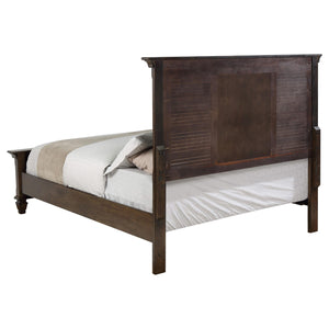 Cama California King con paneles Franco Wood de roble bruñido