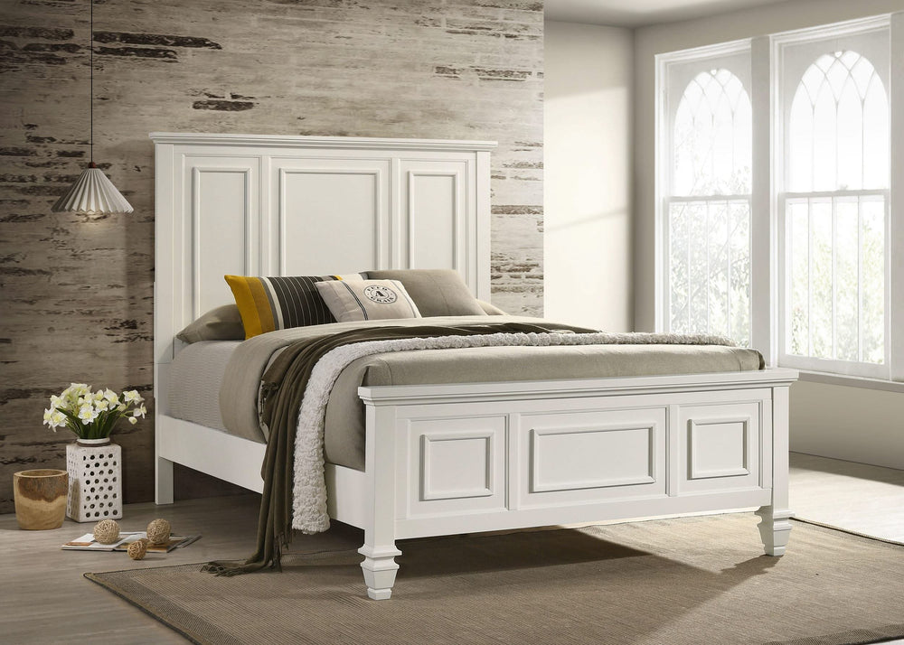 Cama King con paneles de madera Sandy Beach Eastern en color blanco crema