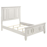 Cama King con paneles de madera Sandy Beach Eastern en color blanco crema