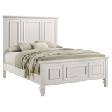 Cama King con paneles de madera Sandy Beach Eastern en color blanco crema
