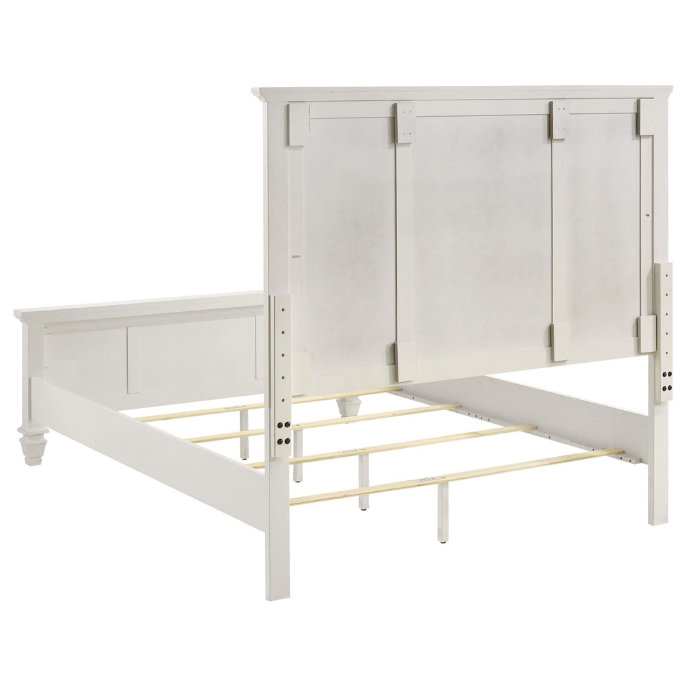Cama King con paneles de madera Sandy Beach Eastern en color blanco crema