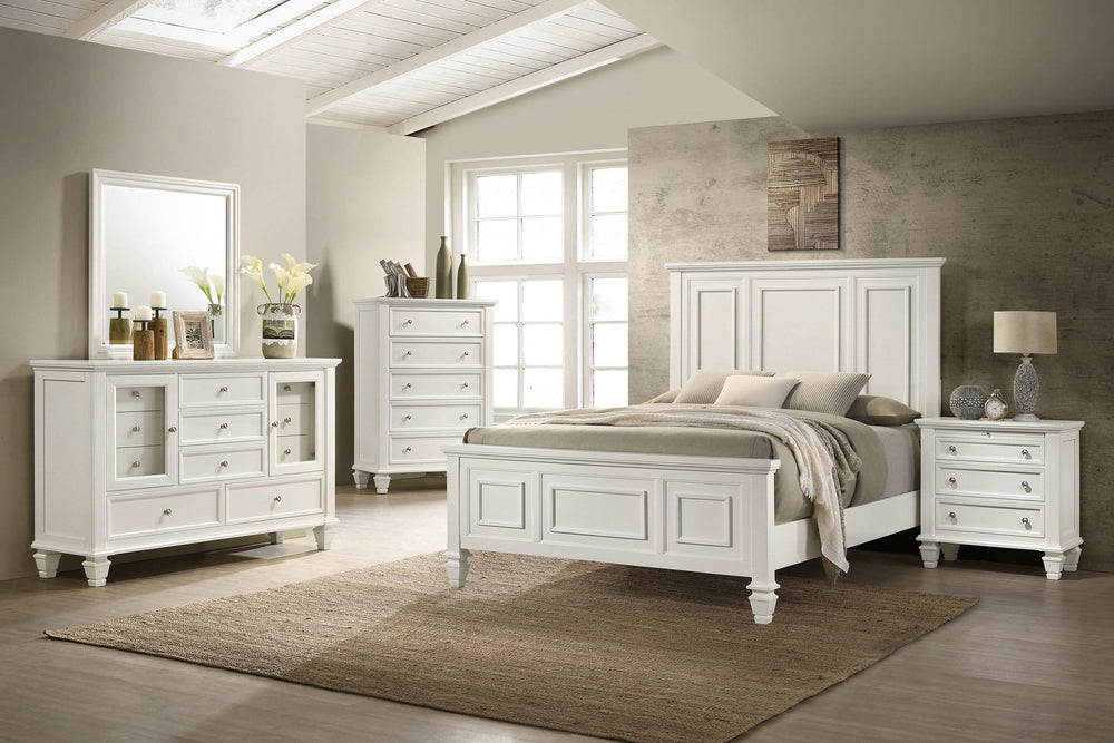 Cama King con paneles de madera Sandy Beach Eastern en color blanco crema
