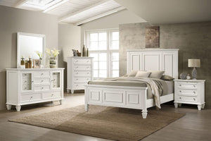 Cama California King con paneles Sandy Beach Wood en color blanco crema