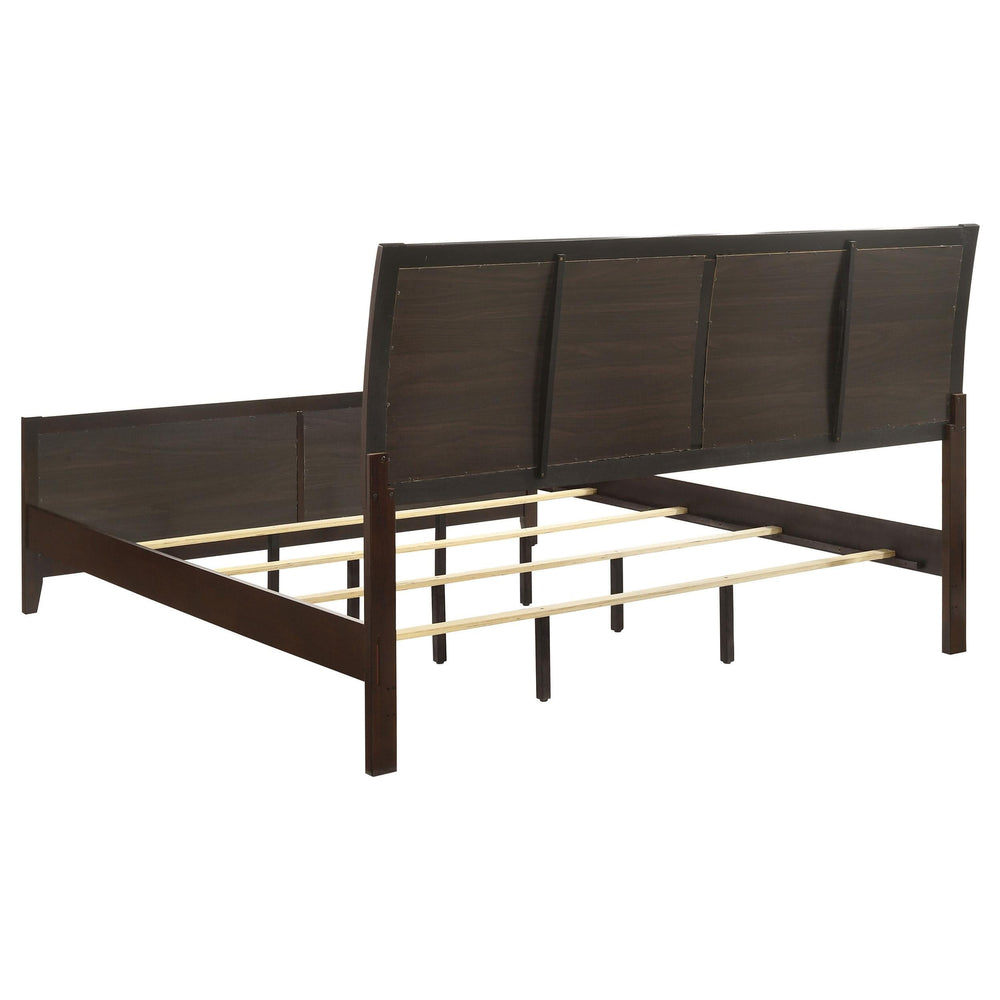 Juego de dormitorio Carlton Eastern King de 4 piezas en color capuchino