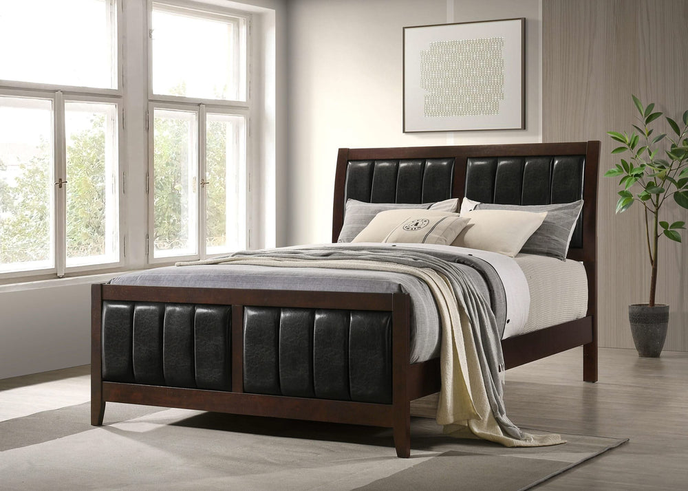 Cama Queen con paneles de madera Carlton color capuchino