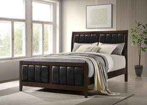 Cama Queen con paneles de madera Carlton color capuchino
