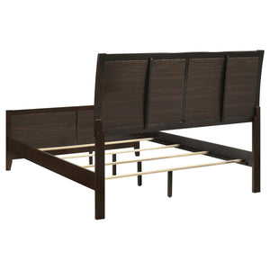 Cama Queen con paneles de madera Carlton color capuchino