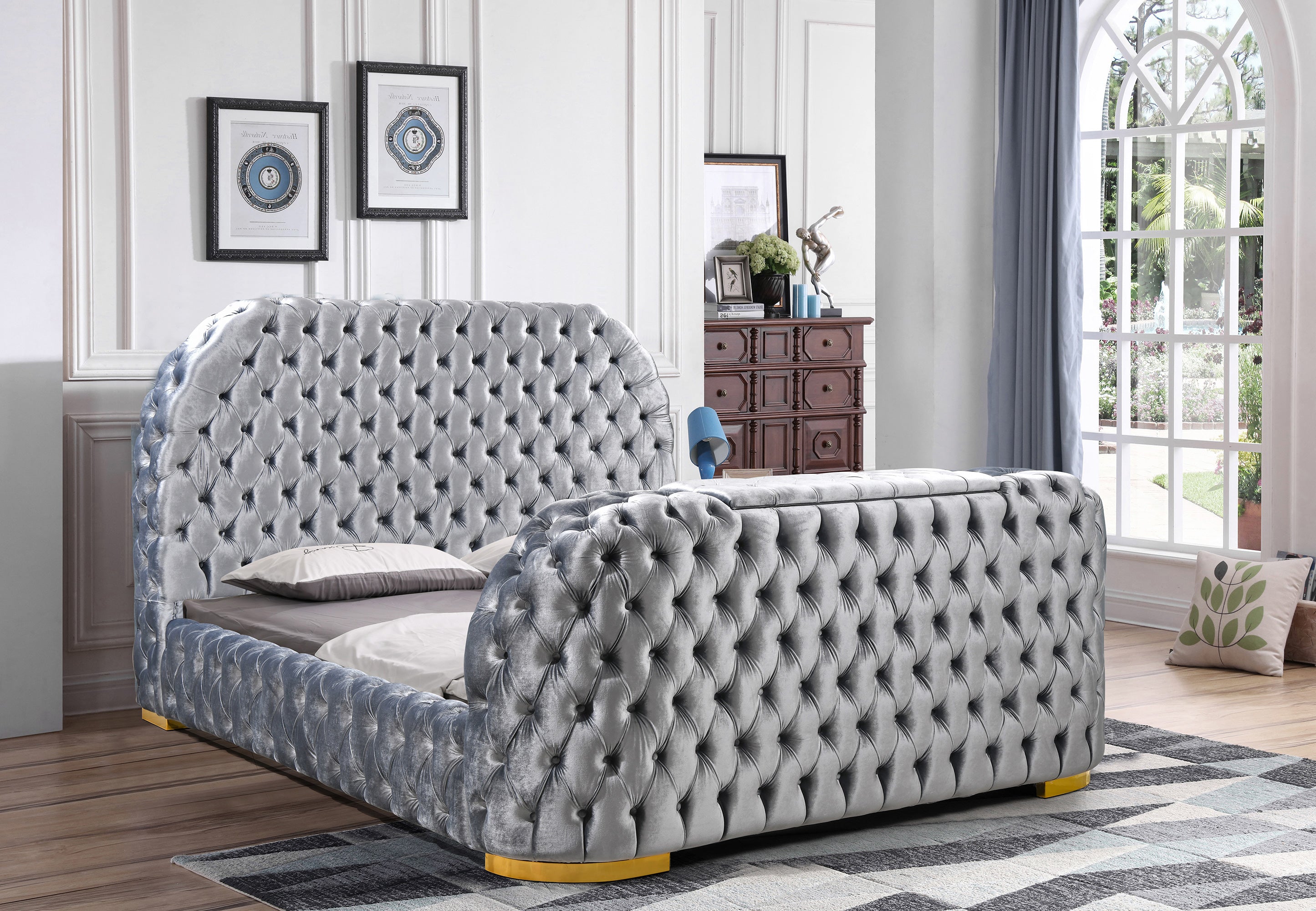 Leon Velvet Bed