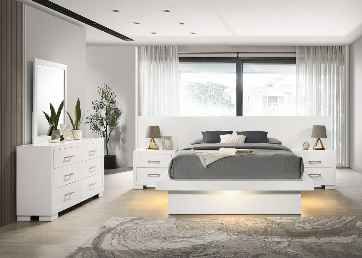 Juego de dormitorio Jessica California King LED de 5 piezas en blanco crema