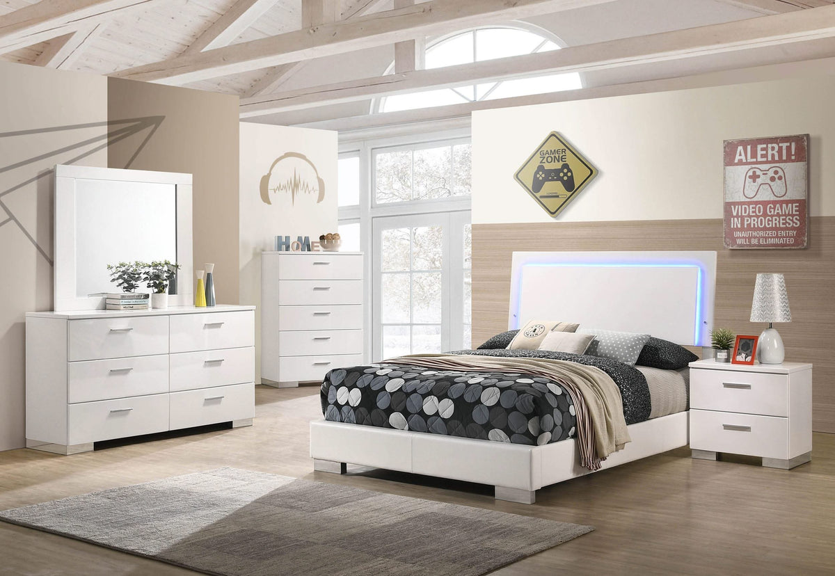 Cama con panel LED completo Felicity Wood en blanco de alto brillo