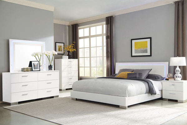 Juego de dormitorio Felicity de 5 piezas Eastern King, blanco de alto brillo