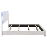 Cama con panel LED Felicity Wood Eastern King, color blanco brillante