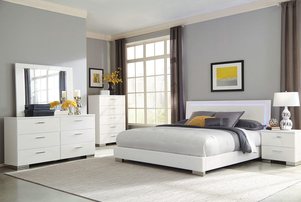 Cama Queen con panel LED Felicity Wood, blanca de alto brillo