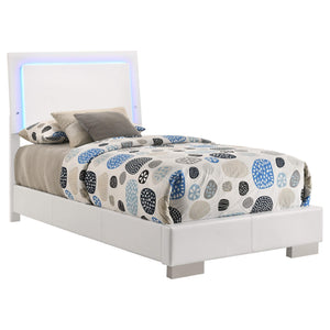 Cama individual con panel LED Felicity Wood, color blanco brillante