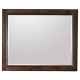 Juego de dormitorio Elk Grove de 4 piezas Eastern King, estilo vintage Bourbon