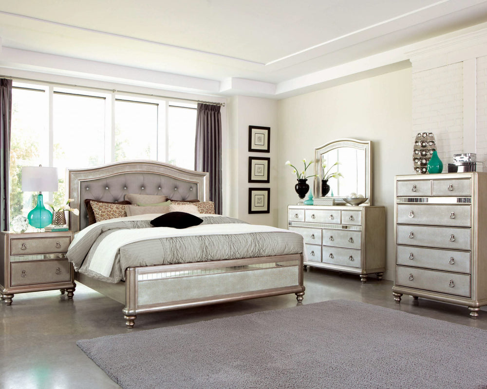 Cama California King con paneles de madera Bling Game, color platino metálico
