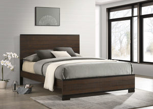Cama Edmonton Wood Eastern King con paneles, color tabaco rústico