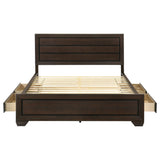 Cama California King con paneles de almacenamiento Kauffman Wood en color cacao oscuro