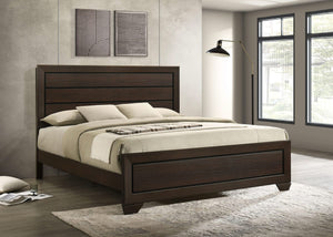 Cama con paneles Kauffman Wood Eastern King en color cacao oscuro