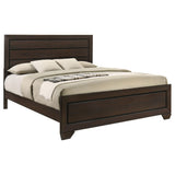 Cama con paneles Kauffman Wood Eastern King en color cacao oscuro