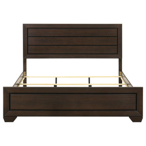 Cama con paneles Kauffman Wood Eastern King en color cacao oscuro
