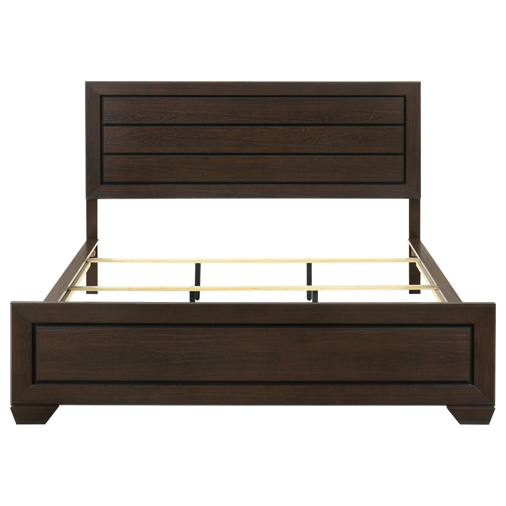 Cama California King con paneles Kauffman Wood en color cacao oscuro