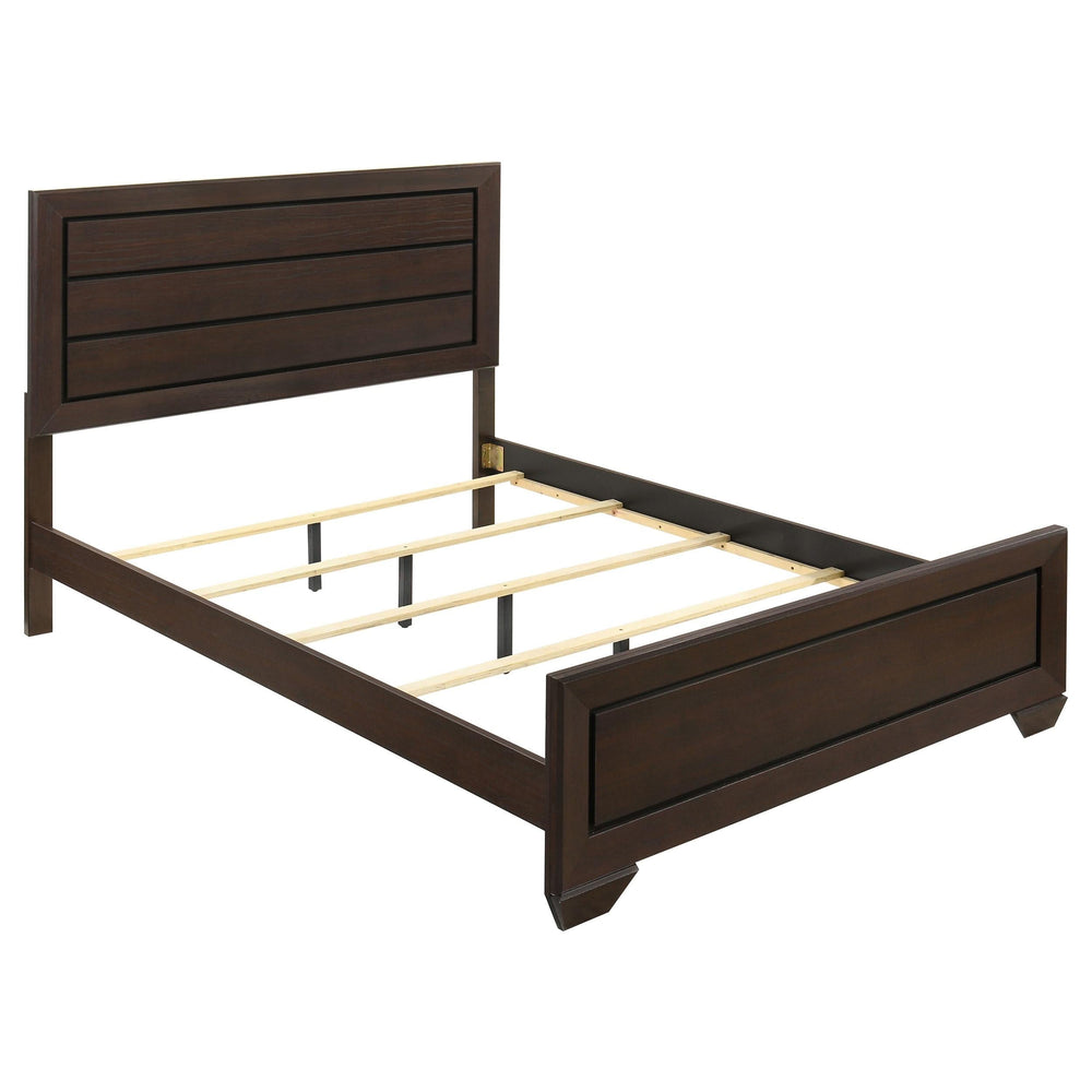Cama Queen con paneles de madera Kauffman en color cacao oscuro