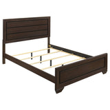 Cama Queen con paneles de madera Kauffman en color cacao oscuro